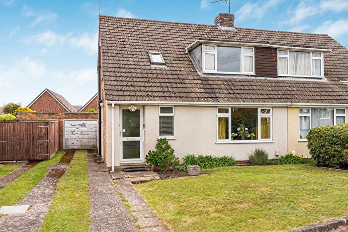 3 Bedroom Semi-Detached House For Sale In Wentworth Close, Farnham, Surrey, GU9