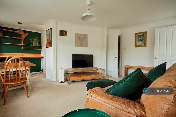 1 Bedroom Flat To Rent In Castle Rise, Stroud, GL5