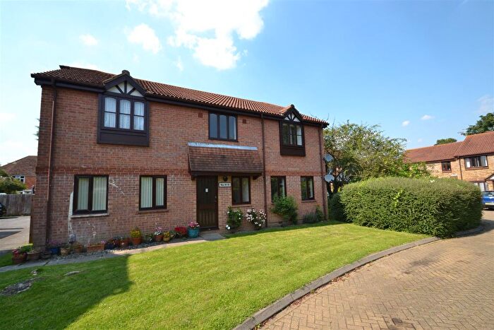 1 Bedroom Flat To Rent In Parkhurst Grove, Horley, RH6