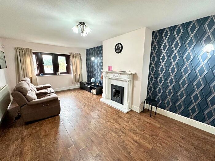 4 Bedroom Detached House To Rent In Rothwell Road, Halifax, HX1