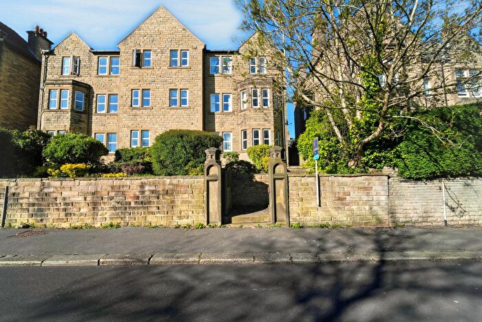 2 Bedroom Flat For Sale In Park Drive, Huddersfield, HD1