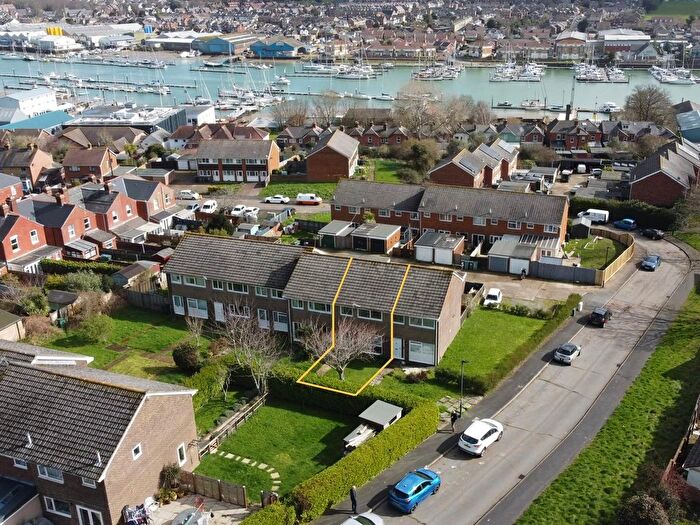 3 Bedroom Terraced House For Sale In Fraser Close, Cowes, PO31