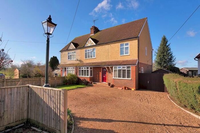 4 Bedroom Semi-Detached House For Sale In Benover Road, Yalding, Maidstone, ME18