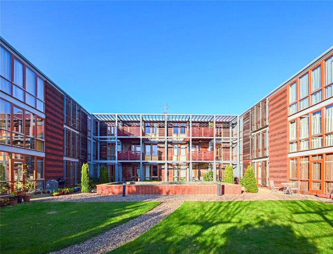 2 Bedroom Flat To Rent In Meadowcroft, Cambridge, CB4