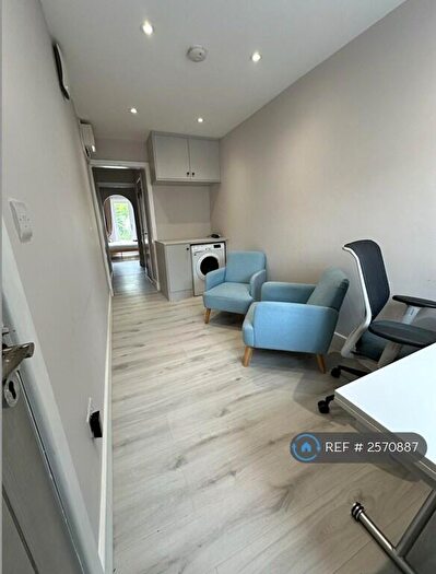 1 Bedroom Flat To Rent In Gaynes Hill Road, Woodford Green, IG8