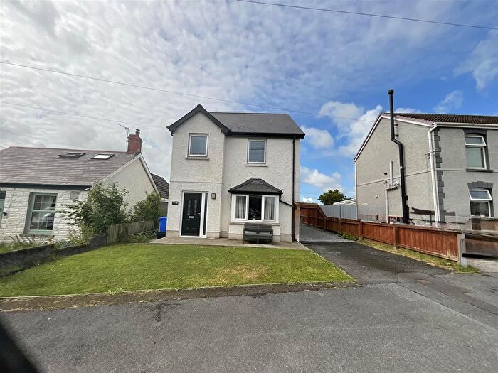 4 Bedroom Detached House For Sale In Carway, Kidwelly, SA17