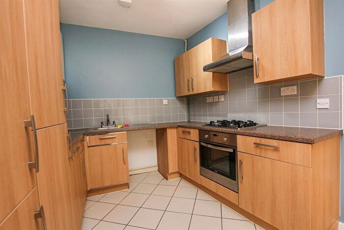 2 Bedroom Flat For Sale In Crescent West, Kettering, NN16