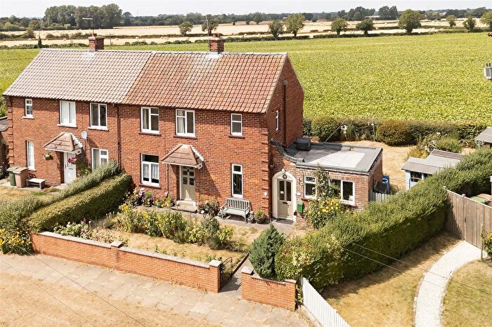 3 Bedroom Semi-Detached House For Sale In Holborn Estate, Barmby Moor, York, YO42