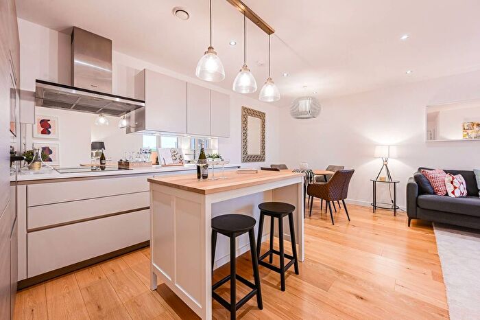 2 Bedroom Flat For Sale In Glenthorne Road, Hammersmith, London, W6