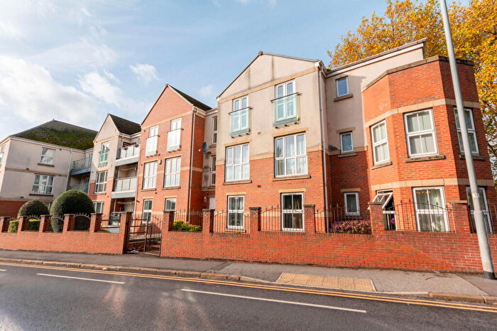 2 Bedroom Apartment For Sale In Astoria Court, Roundhay Road, Leeds, LS8