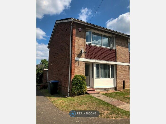 4 Bedroom End Of Terrace House To Rent In Beechtree Avenue, Englefield Green, Egham, TW20