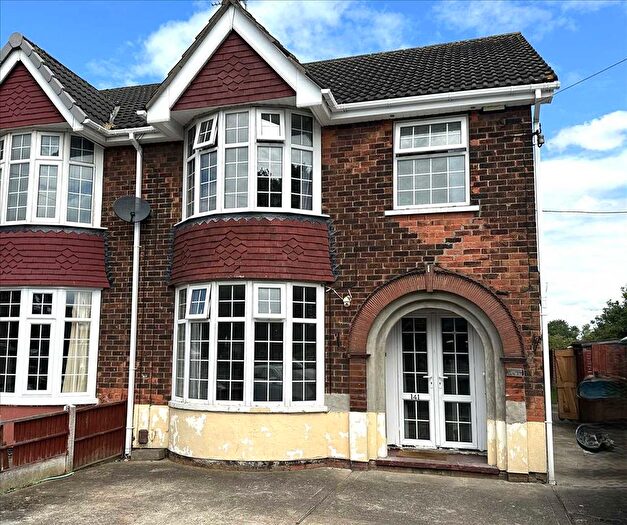 3 Bedroom Semi-Detached House To Rent In Cliff Gardens, Scunthorpe, DN15