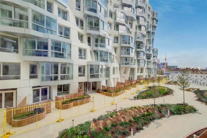 2 Bedroom Flat To Rent In Prospect Way, London, SW11