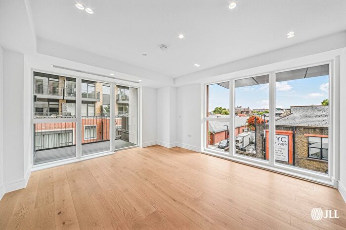 2 Bedroom Flat To Rent In Chiswick High Road, London, W4