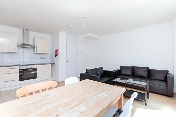 4 Bedroom Flat To Rent In Fellows Court, Weymouth Terrace, E2
