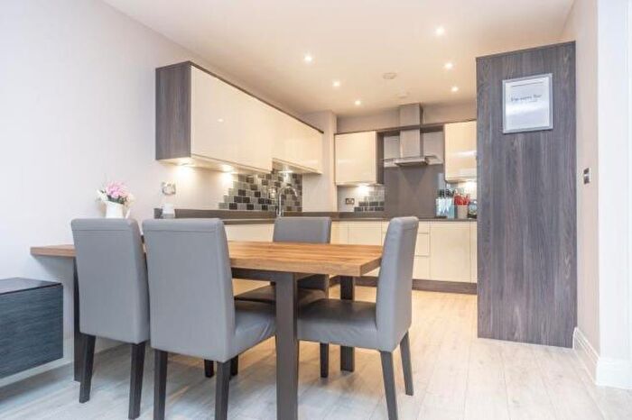 2 Bedroom Apartment For Sale In Kings Road, Fleet, GU51