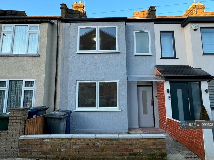 4 Bedroom Terraced House To Rent In Brunswick Avenue, London, N11