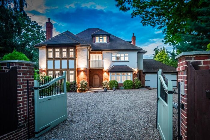 5 Bedroom Detached House To Rent In The Hockering, Woking, Surrey, GU22