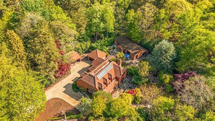 5 Bedroom Detached House For Sale In Warren Lane, Finchampstead, Berkshire, RG40