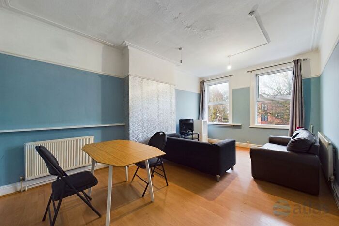 2 Bedroom Flat To Rent In Aigburth Road, Aigburth, L17