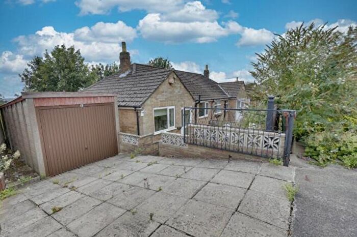 2 Bedroom Bungalow For Sale In Rufford Close, Leeds, West Yorkshire, LS19