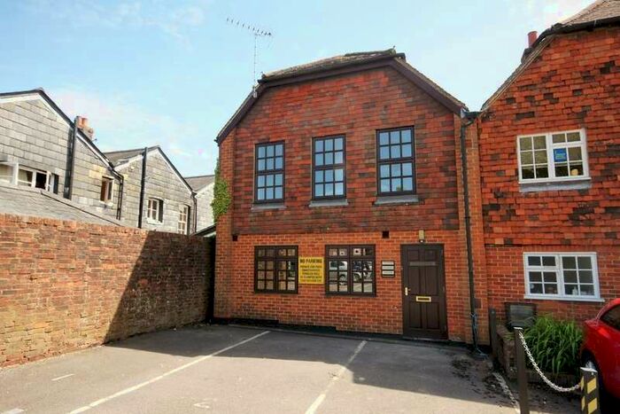 1 Bedroom Flat To Rent In Cross & Pillory Lane, Alton, GU34