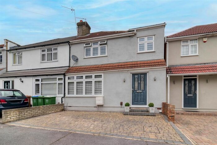 4 Bedroom Semi-Detached House To Rent In Grosvenor Road, Bexleyheath, DA6
