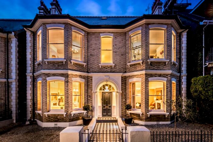 6 Bedroom Detached House To Rent In Wilbury Gardens Hove, BN3