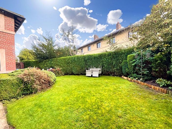 2 Bedroom Flat For Sale In Park Drive, Mill Court Park Drive, ST4