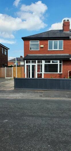 3 Bedroom Semi-Detached House To Rent In Grantham Avenue, Warrington, WA1