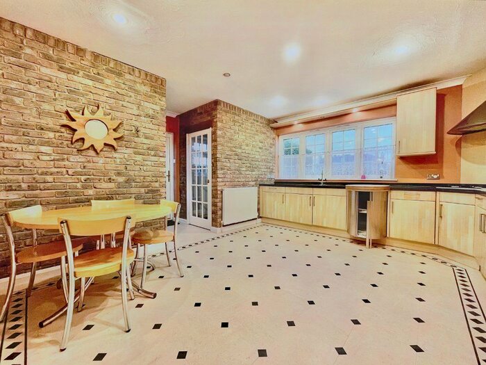 4 Bedroom Bungalow To Rent In The Drive, Ickenham, Uxbridge, Middlesex, UB10