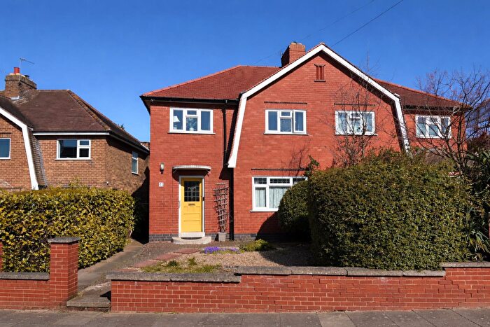 3 Bedroom Semi Detached House For Sale In Park Hill Drive, Aylestone, LE2