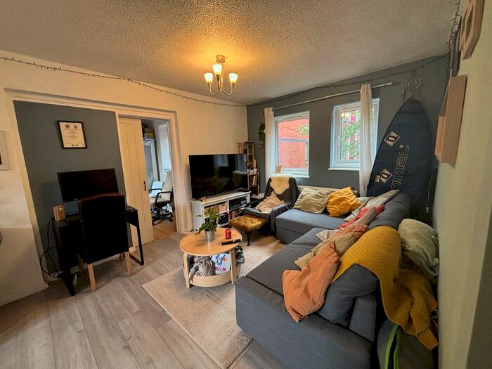 2 Bedroom Flat To Rent In St. Nicholas Square, Swansea, SA1