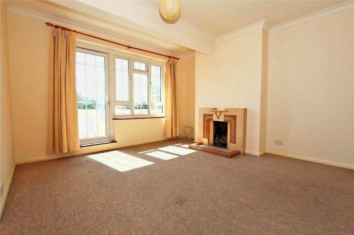 2 Bedroom Flat To Rent In The Boulevard, Goring-By-Sea, Worthing, West Sussex, BN12