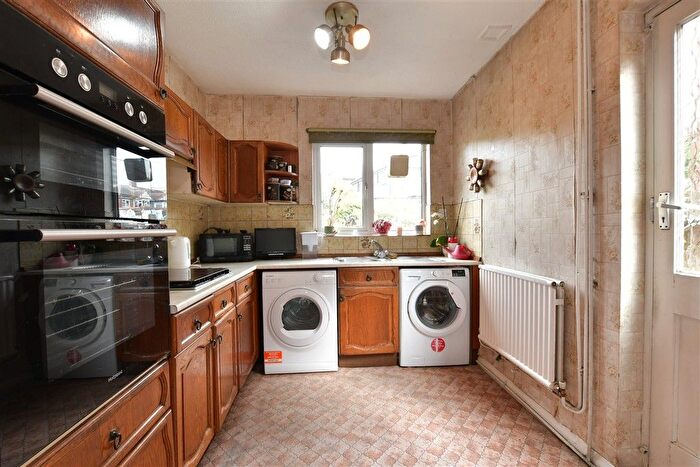 3 Bedroom Semi-detached House For Sale In Stewards Green Road, Epping, Essex, CM16