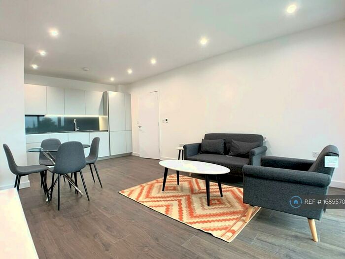2 Bedroom Flat To Rent In Hartingtons Court, London, N4