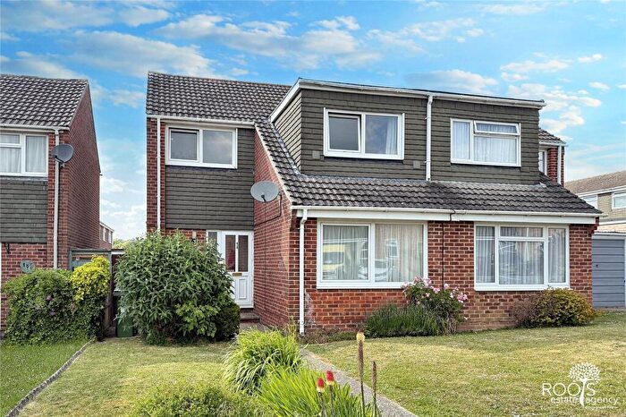 3 Bedroom Semi-Detached House For Sale In Sagecroft Road, Thatcham, Berkshire, RG18