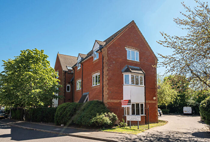 2 Bedroom Apartment For Sale In Foxglove Road, Rush Green, Romford, RM7