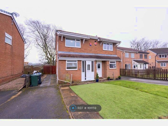3 Bedroom Semi-Detached House To Rent In Wastwater Drive, Bradford, BD6