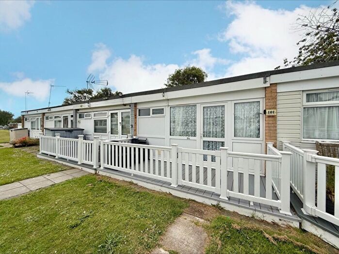 2 Bedroom Chalet For Sale In Beach Road, Hemsby, Great Yarmouth, NR29