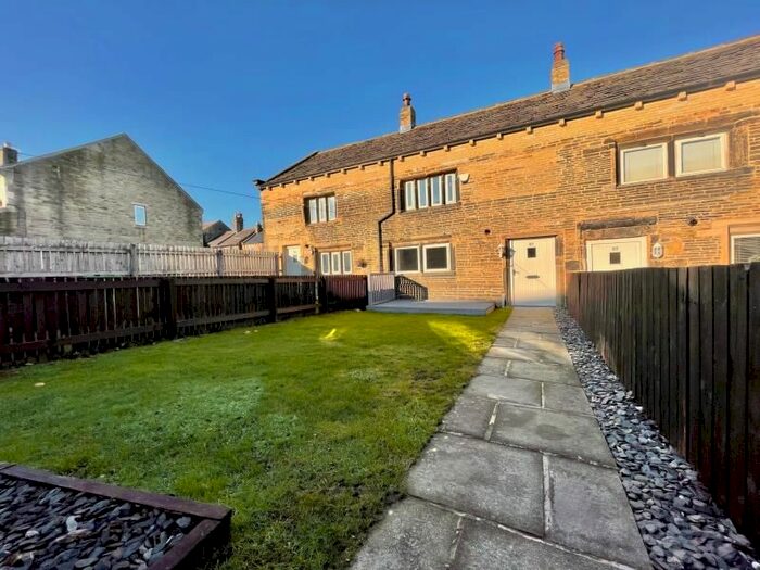 2 Bedroom Town House To Rent In Towngate Fold, Meltham, Holmfirth HD9