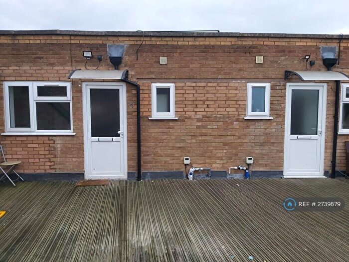 2 Bedroom Flat To Rent In Hampton Court, Cradley Heath, B64