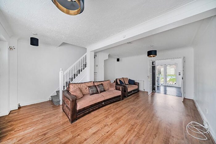 2 Bedroom Property To Rent In Woodstock Crescent, London, N9