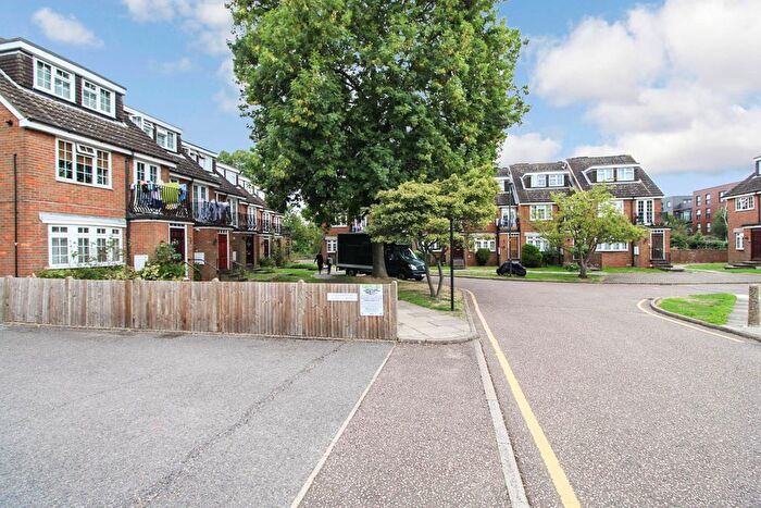 3 Bedroom Flat To Rent In Bramble Close, Stanmore, HA7
