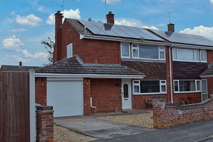 3 Bedroom Semi-Detached House For Sale In Priory Close, Balderton, NG24
