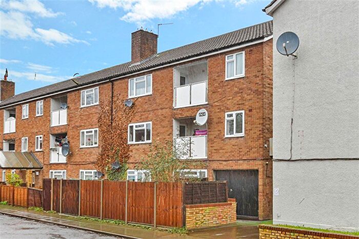 3 Bedroom Flat For Sale In Mill Green, Mitcham Junction, Mitcham, Surrey, CR4