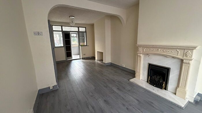 3 Bedroom Town House To Rent In Lawrence Avenue, London, E12