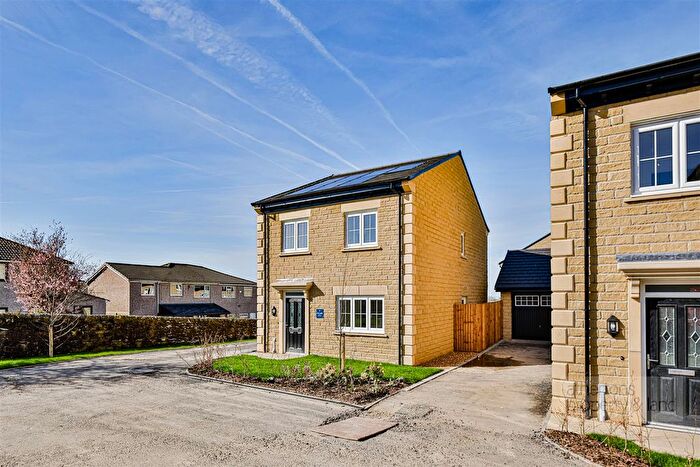 4 Bedroom Detached House For Sale In Meadow View Close, Worsthorne, Burnley, BB10