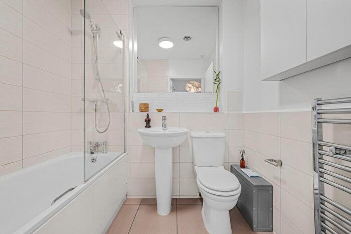 1 Bedroom Flat To Rent In Dreadnought Court, Lower Road, SE8