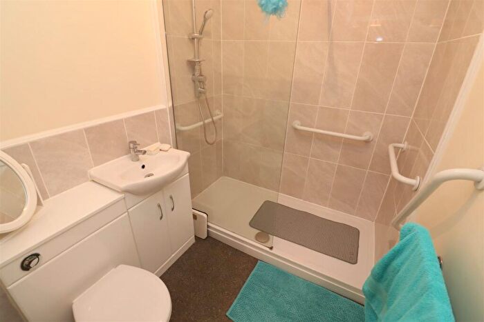 2 Bedroom Retirement Property For Sale In The Cloisters, Rectory Road, Rushden, NN10